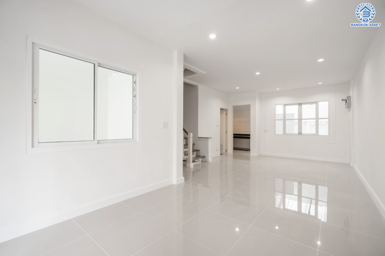 บ้านมือสองตกแต่งใหม่ ม.บุศรินทร์ วงแหวน (บ้านกล้วย-ไทรน้อย) แบรนด์ L&H เนื้อที่ 20.8 ตร.ว. ฟังก์ชัน 3 ห้องนอน 2 ห้องน้ำ ตอบโจทย์ทุกการอยู่อาศัย ใกล้เซ็นทรัลเวสต์เกต และ รถไฟฟ้า "สถานีคลองบางไผ่"